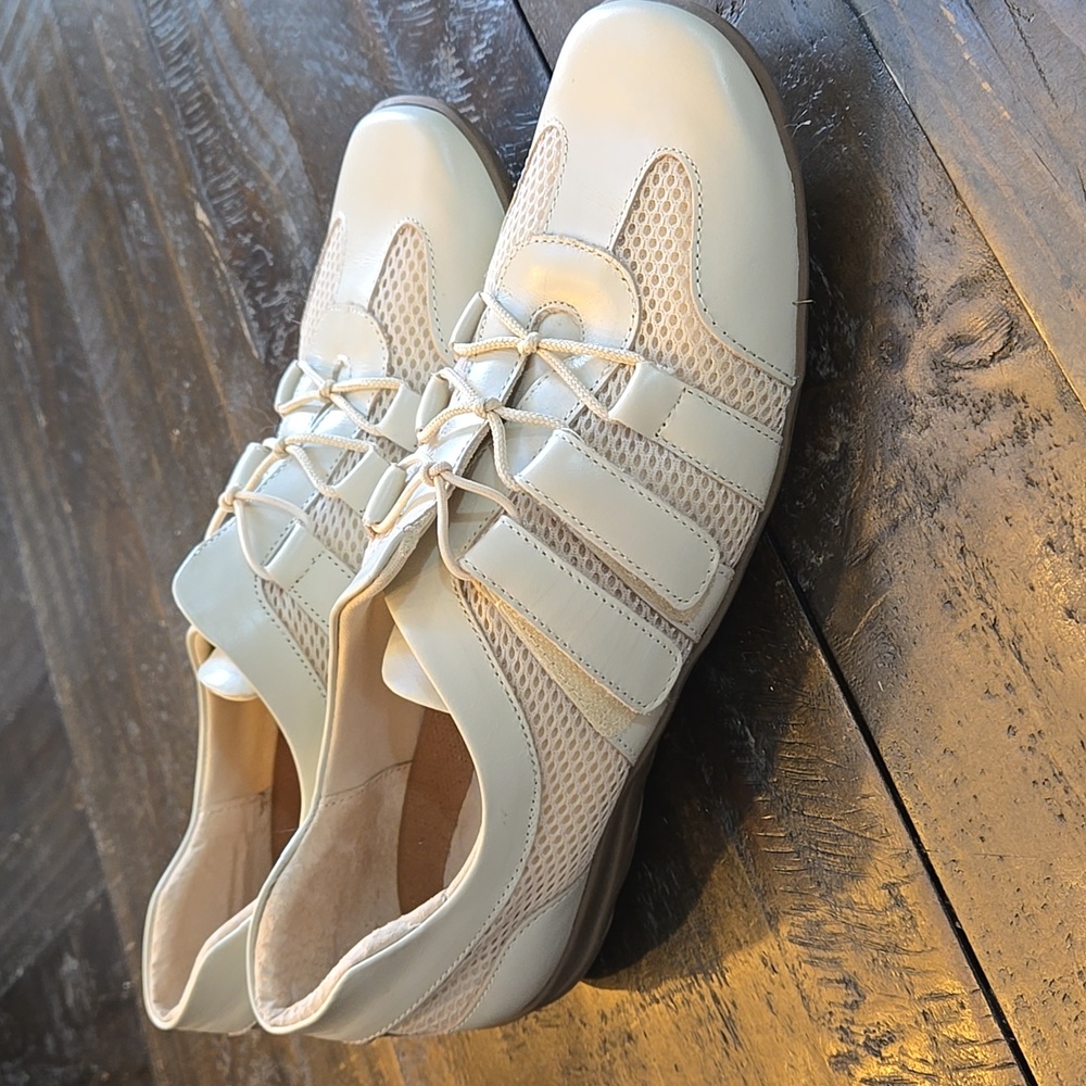 Walking Cradles Women's Cream Casual Shoes